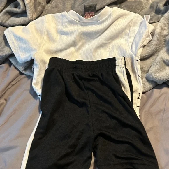 Victory League "SAVAGE" Kids Tee & Black Shorts Set - Picture 4 of 4